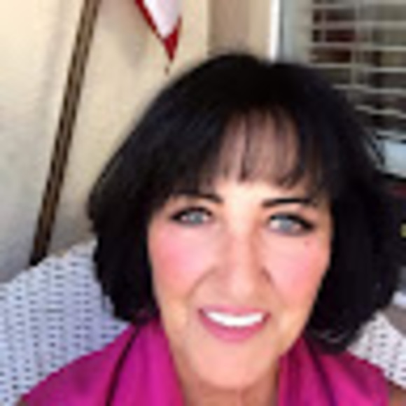 Meet your Posher, Laura - Picture 1 of 1